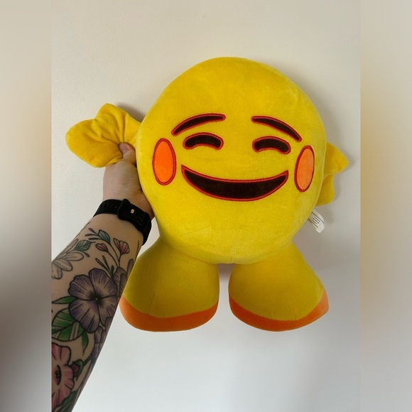 Brand New Emoji Stuffy - Picture 1 of 5
